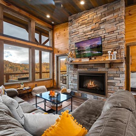 The Overlook - '21 Cabin - Gorgeous Unobstructed Views - Fire Pit Table - Gamerm - Hottub - Xbox - Lots Of Bears Gatlinburg Kültér fotó