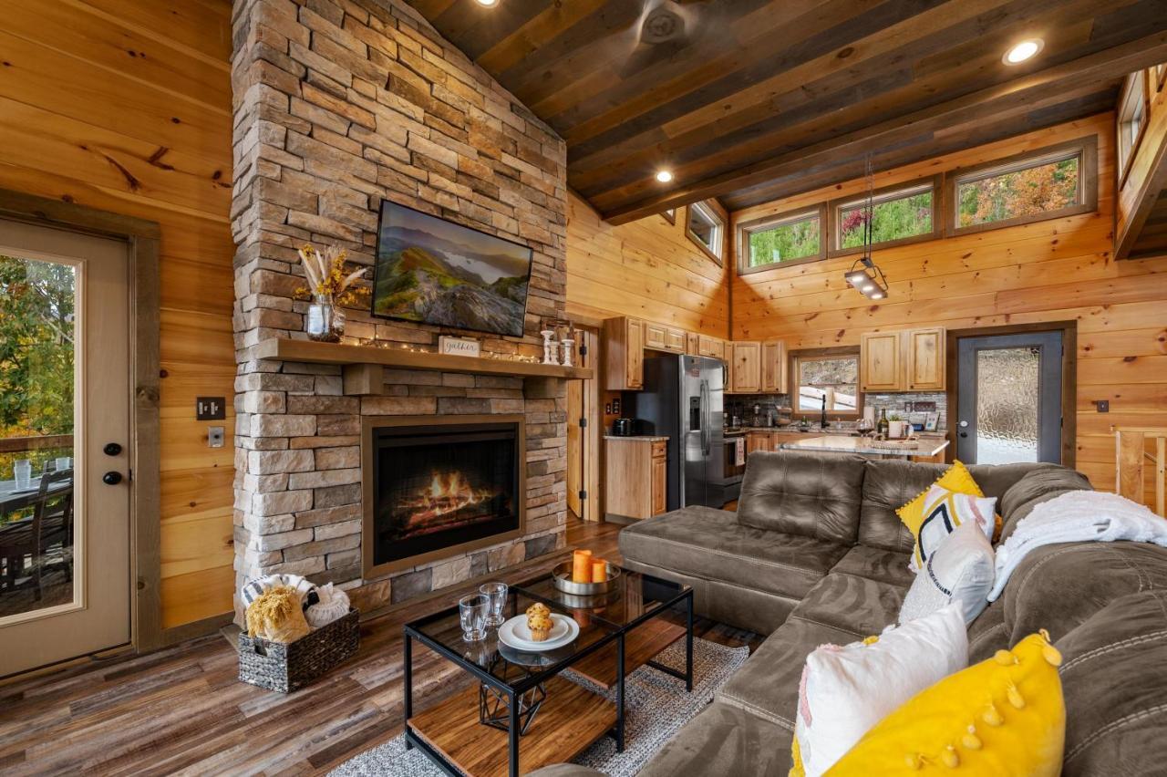 The Overlook - '21 Cabin - Gorgeous Unobstructed Views - Fire Pit Table - Gamerm - Hottub - Xbox - Lots Of Bears Gatlinburg Kültér fotó