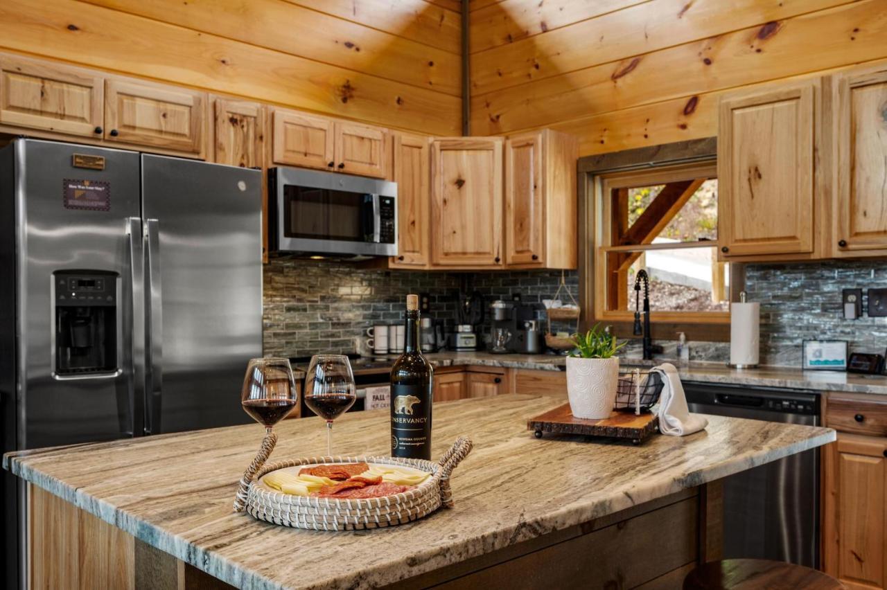 The Overlook - '21 Cabin - Gorgeous Unobstructed Views - Fire Pit Table - Gamerm - Hottub - Xbox - Lots Of Bears Gatlinburg Kültér fotó