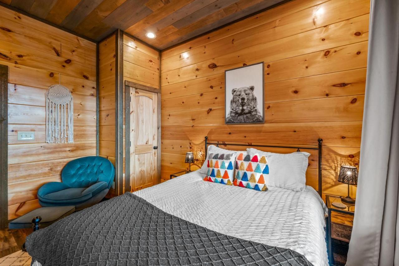 The Overlook - '21 Cabin - Gorgeous Unobstructed Views - Fire Pit Table - Gamerm - Hottub - Xbox - Lots Of Bears Gatlinburg Kültér fotó