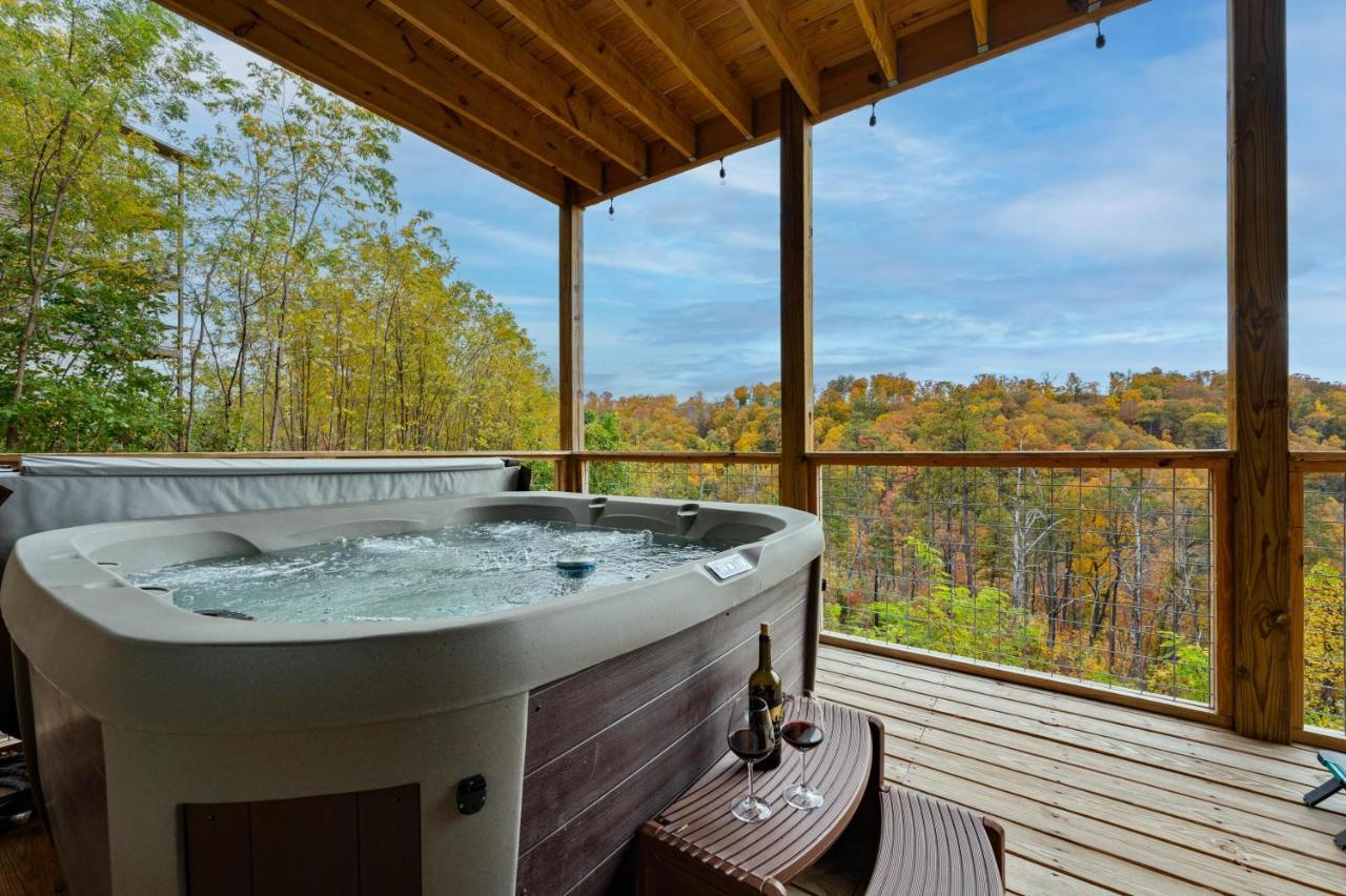 The Overlook - '21 Cabin - Gorgeous Unobstructed Views - Fire Pit Table - Gamerm - Hottub - Xbox - Lots Of Bears Gatlinburg Kültér fotó