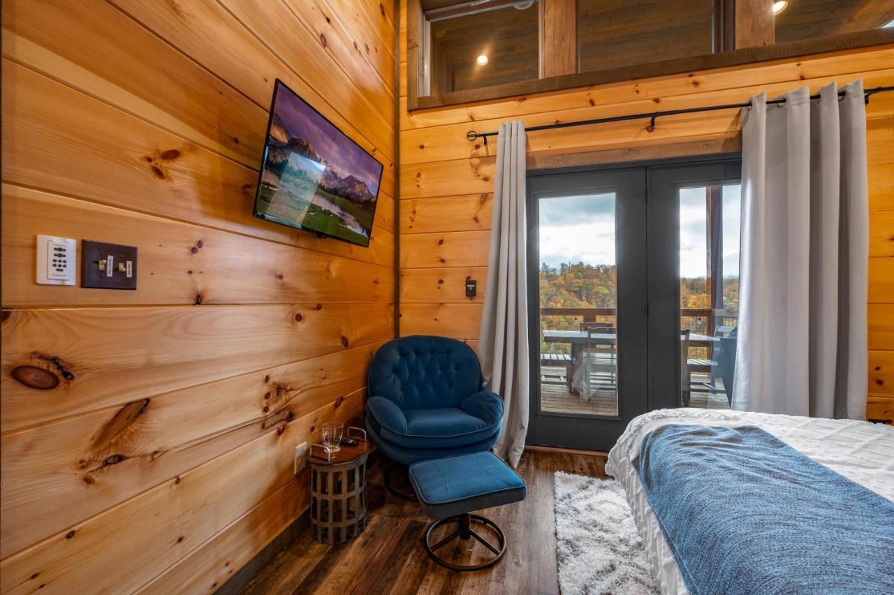 The Overlook - '21 Cabin - Gorgeous Unobstructed Views - Fire Pit Table - Gamerm - Hottub - Xbox - Lots Of Bears Gatlinburg Kültér fotó