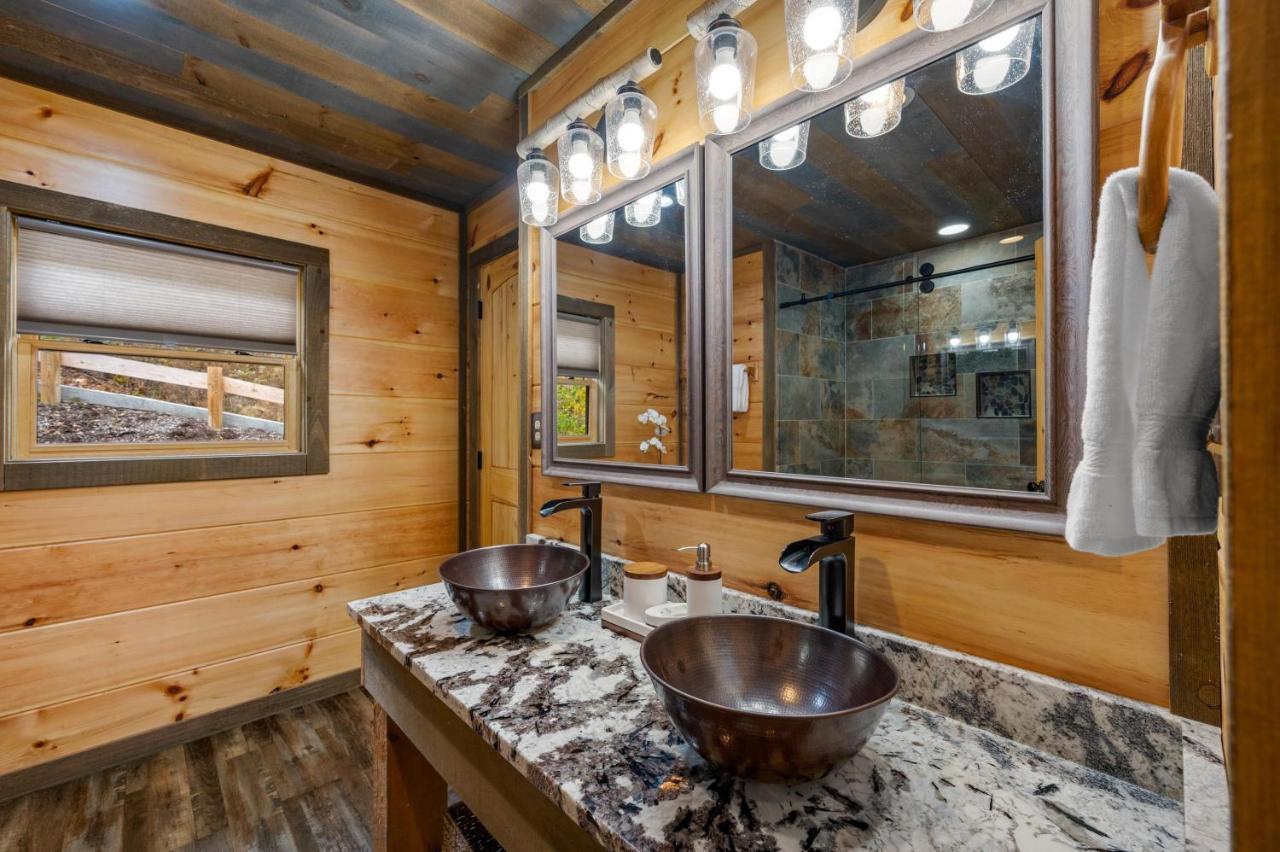 The Overlook - '21 Cabin - Gorgeous Unobstructed Views - Fire Pit Table - Gamerm - Hottub - Xbox - Lots Of Bears Gatlinburg Kültér fotó